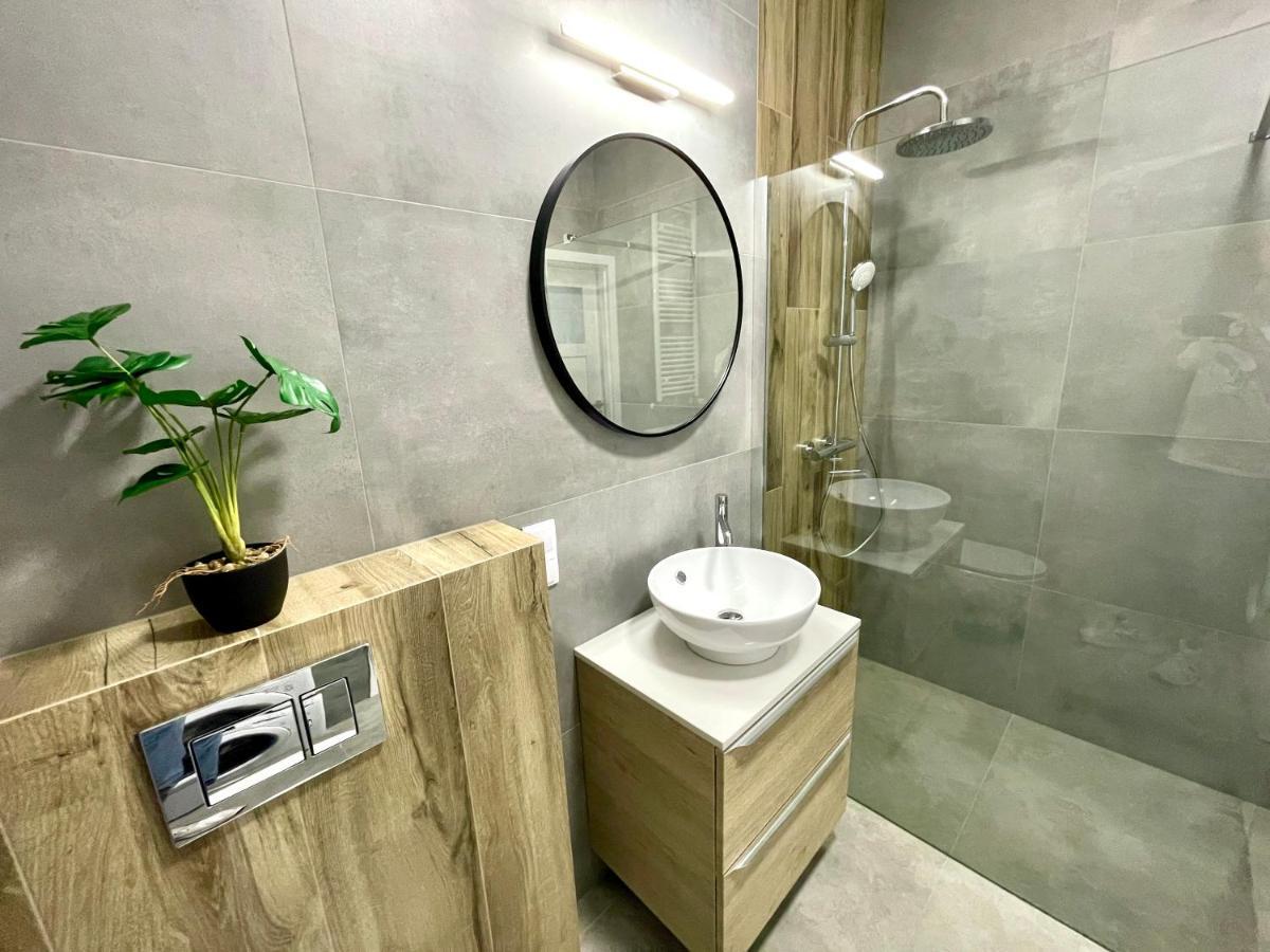 Modern Green Apartment Krakow Luaran gambar